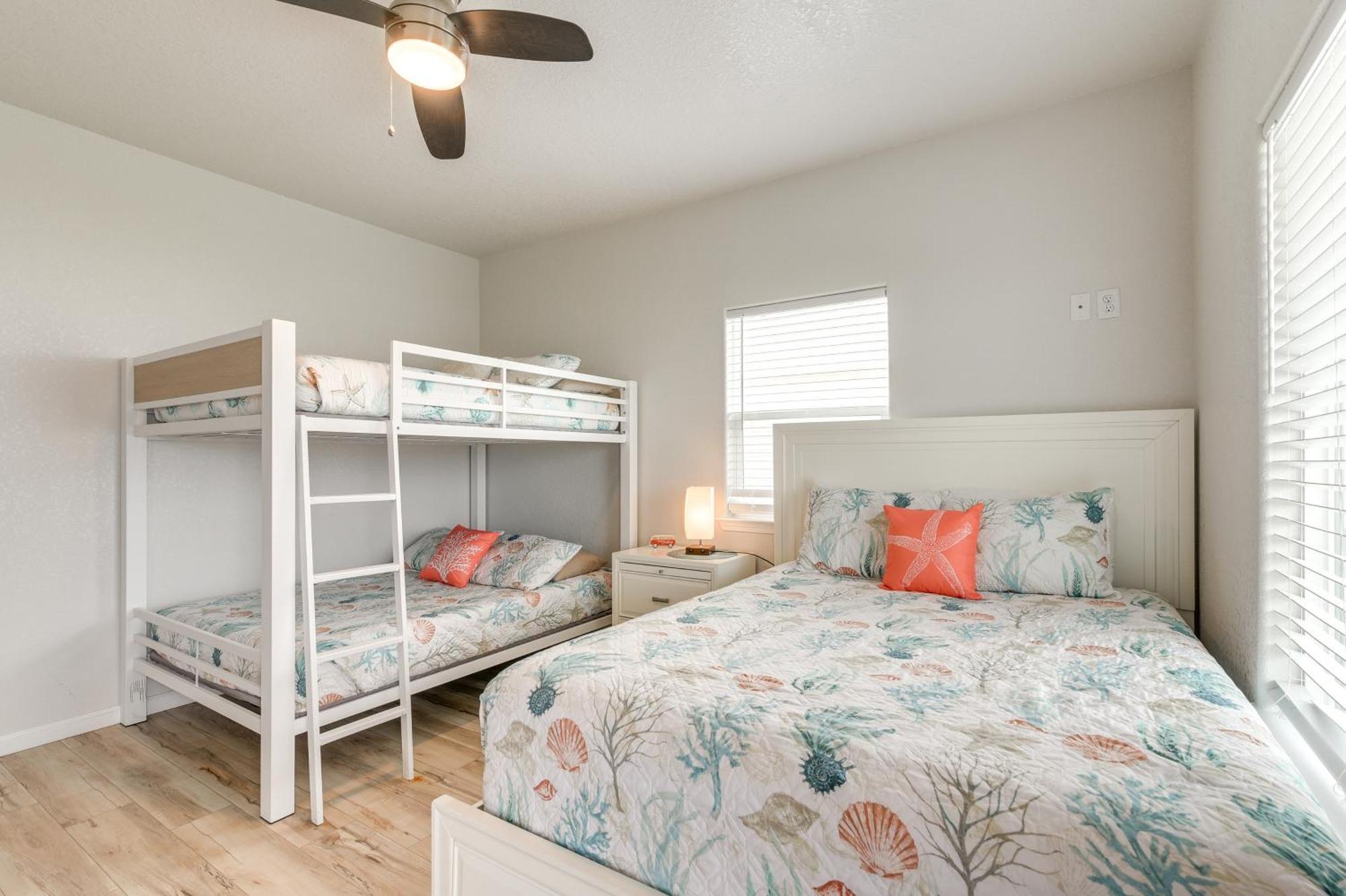 Beachfront Texas Retreat - 2 Decks, Patio And Views! Surfside Beach Exterior foto